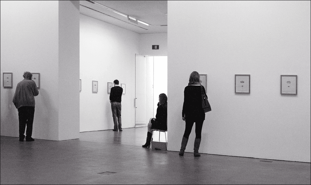 Original gallery scene before adding a bench