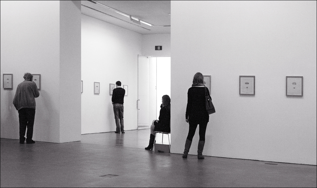 Original gallery scene before adding a bench